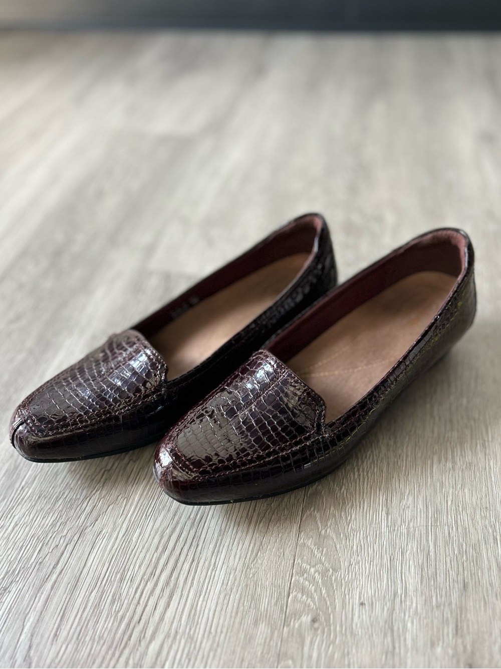Clarks Women Moc Crocodile Slip On Loafer Shoes Dark Brown